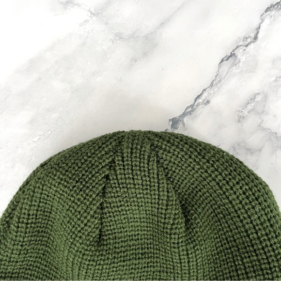 🌟 Green‎ Solid Knit Beanie - Picture 3 of 3